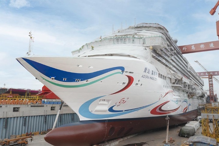First home-grown large cruise ship to undock in Shanghai