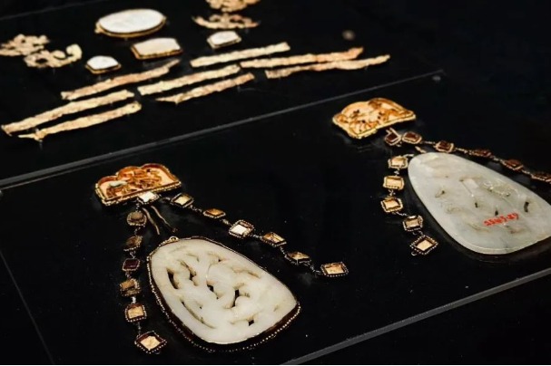 Bronze ware from Ordos on display in Shanghai