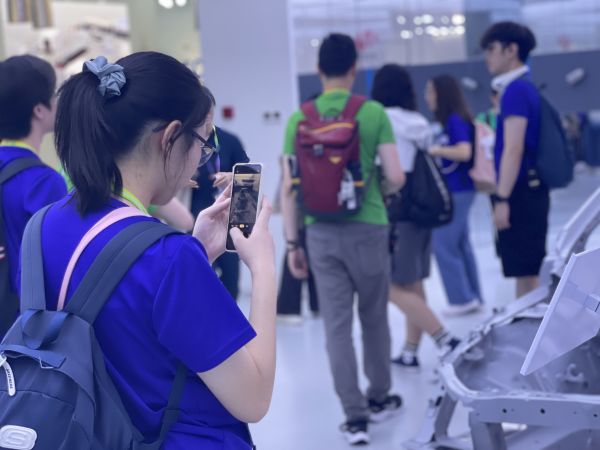 Hong Kong students feel sci-tech allure in Optics Valley