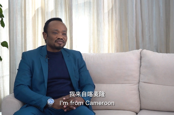 Foreign teacher celebrates Jining