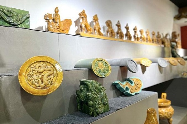 Qufu keeps glazed tile alive