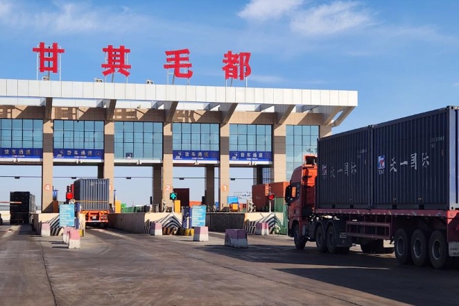 China-Mongolia border port handles record-high volume of daily goods