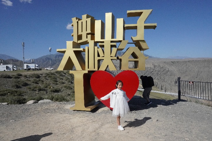 Dushanzi Grand Canyon in Xinjiang amazes visitors www