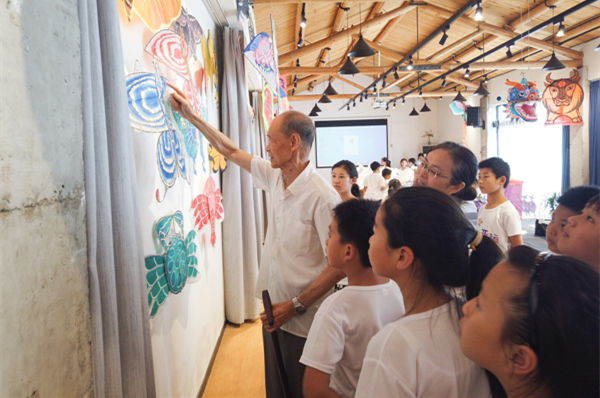Kite maker preserves cultural heritage for decades
