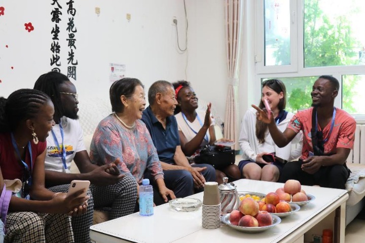 Senior citizens in Xinjiang town enjoy free housing