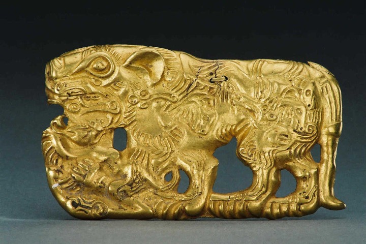 A glimpse of Ordos-style bronze wares