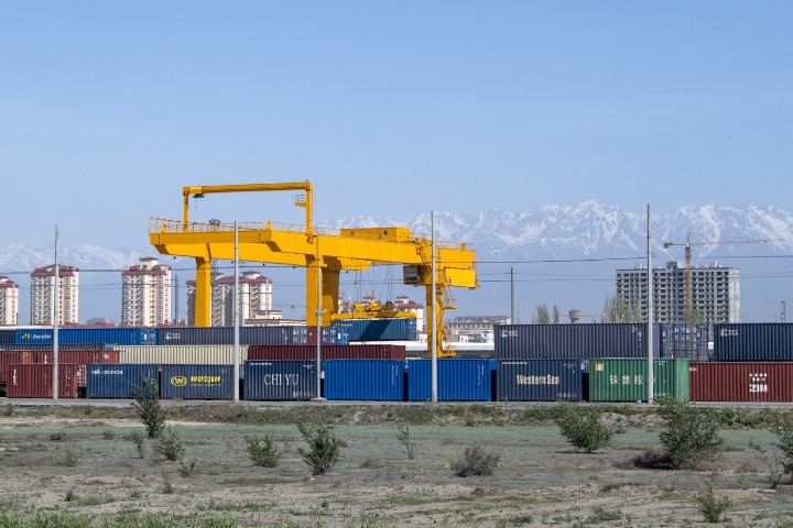Xinjiang's border port sees over 30,000 China-Europe freight trains