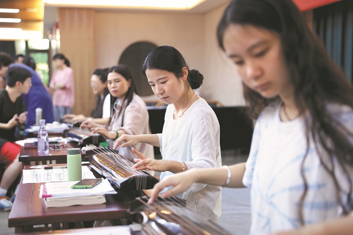 Ancient instrument strikes a chord with music lovers