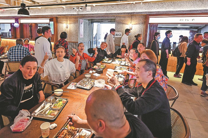 'Community canteens' offer convenient, healthy meals to Chongqing's seniors