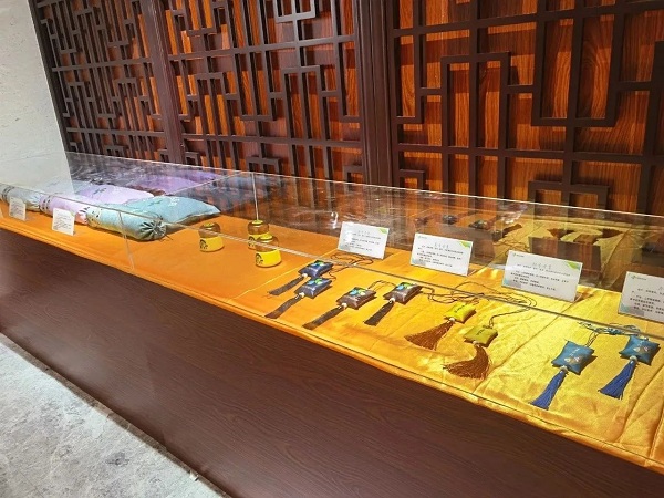 Hot spring rehabilitation base begins operating