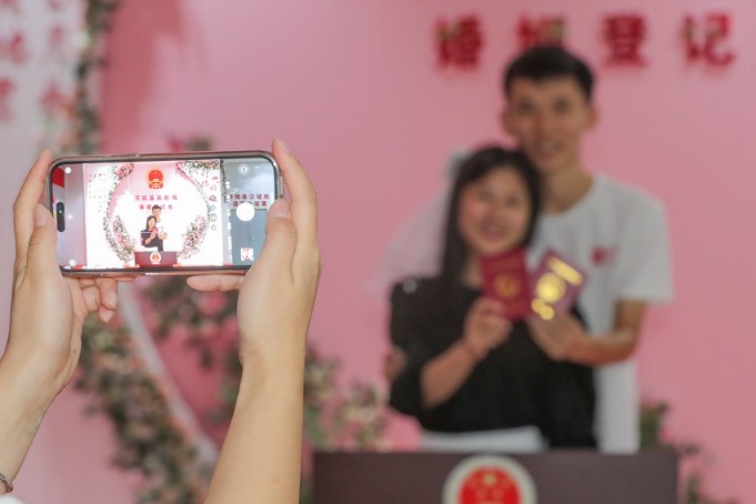 Chinese Valentine's Day sees sales up as sweethearts splash out