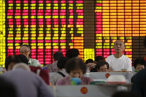 China halves stamp tax for securities trading