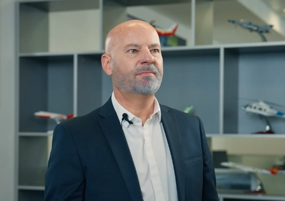 UK engineer supports Pudong's 'Blue Sky Dream'