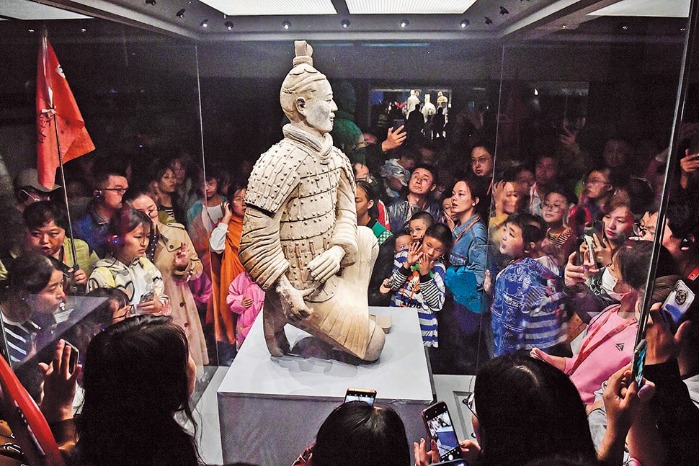 China's domestic tourism revenue hits $100 bln over National Day holiday