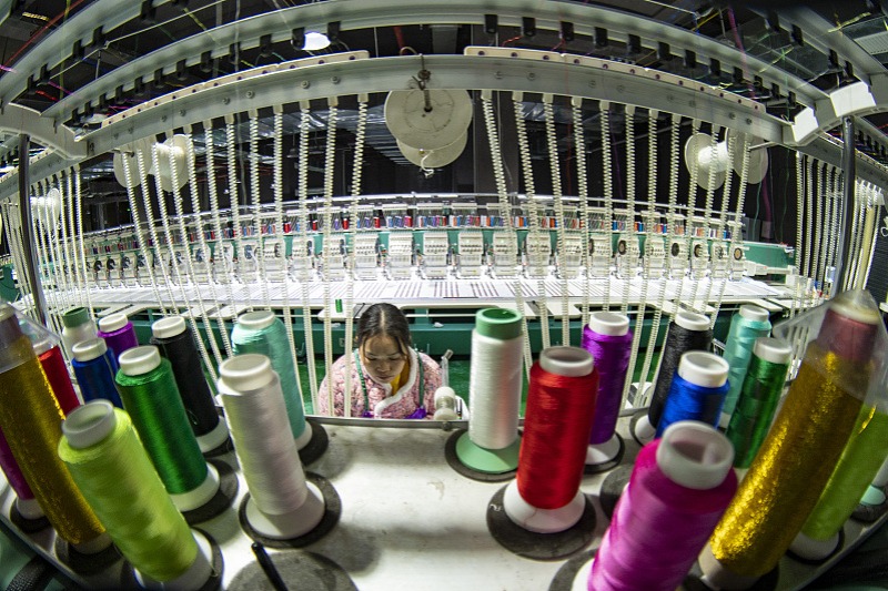 Chinese economy prosperous as businesses busy with orders