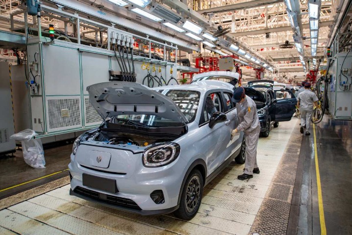 China's automobile manufacturing industry logs stable growth in first three quarters