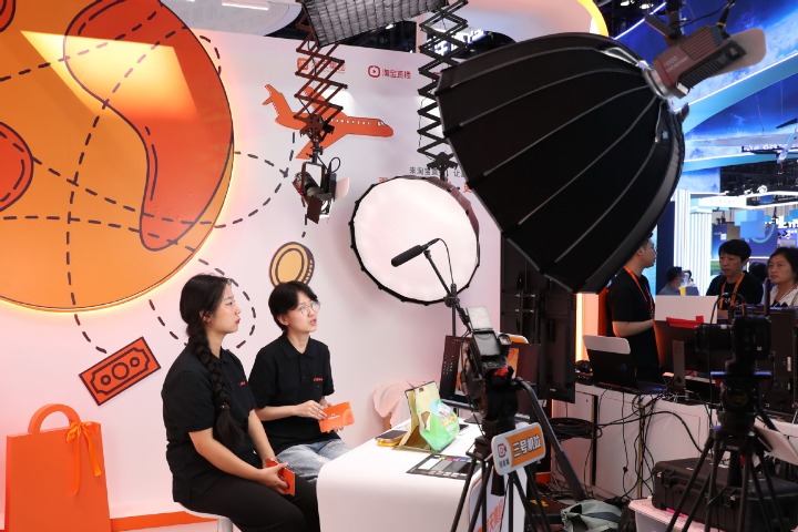 China's cross-border e-commerce thrives, delivering global dividends