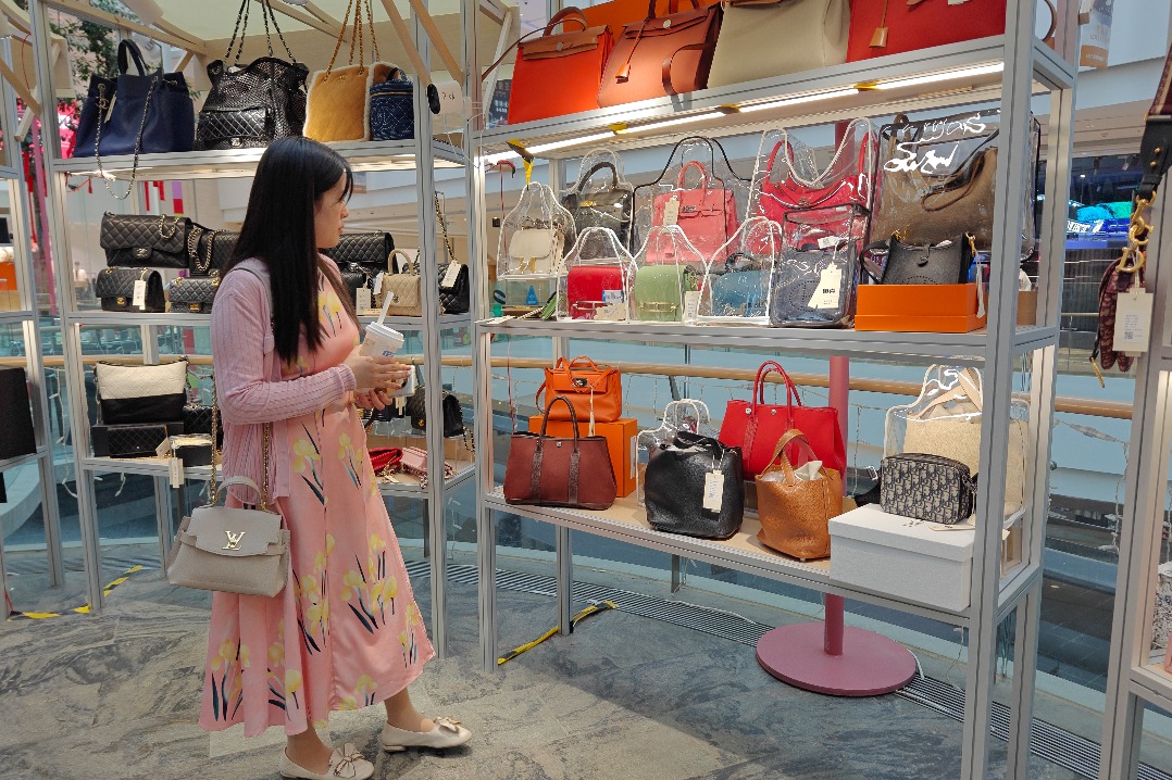 Pre-owned luxury goods biz gains momentum