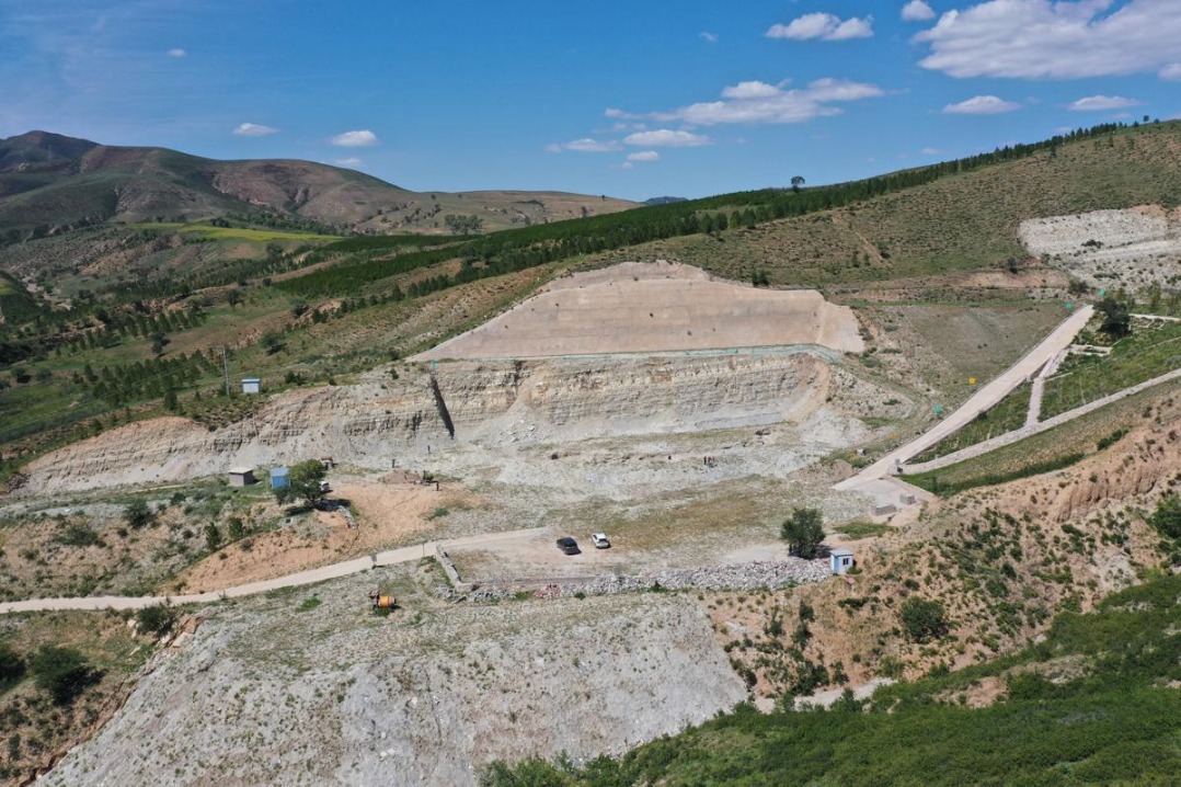 Paleontologists unearth remarkably preserved dinosaur fossils