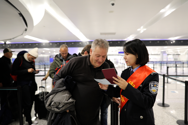 Visa-free policies lead to increased passenger flow at Hangzhou airport
