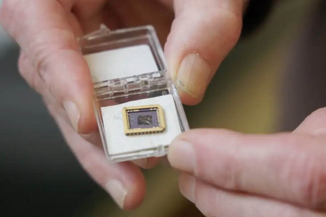 Chinese, US scientists develop revolutionary graphene semiconductor