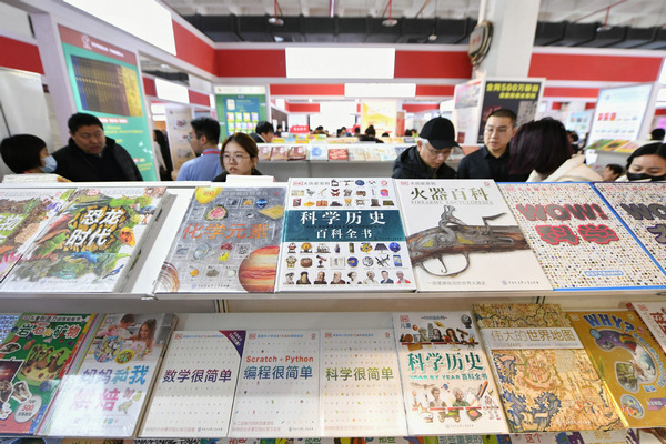Beijing book fair shows flourishing market, charm of traditional culture