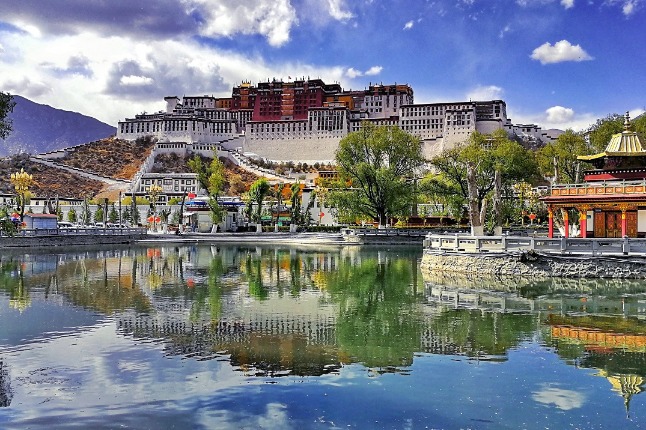 Xizang's regional GDP expands 9 pct in 2023