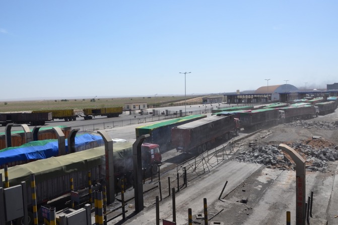 China-Mongolia border port sees record-high goods volume in 2023
