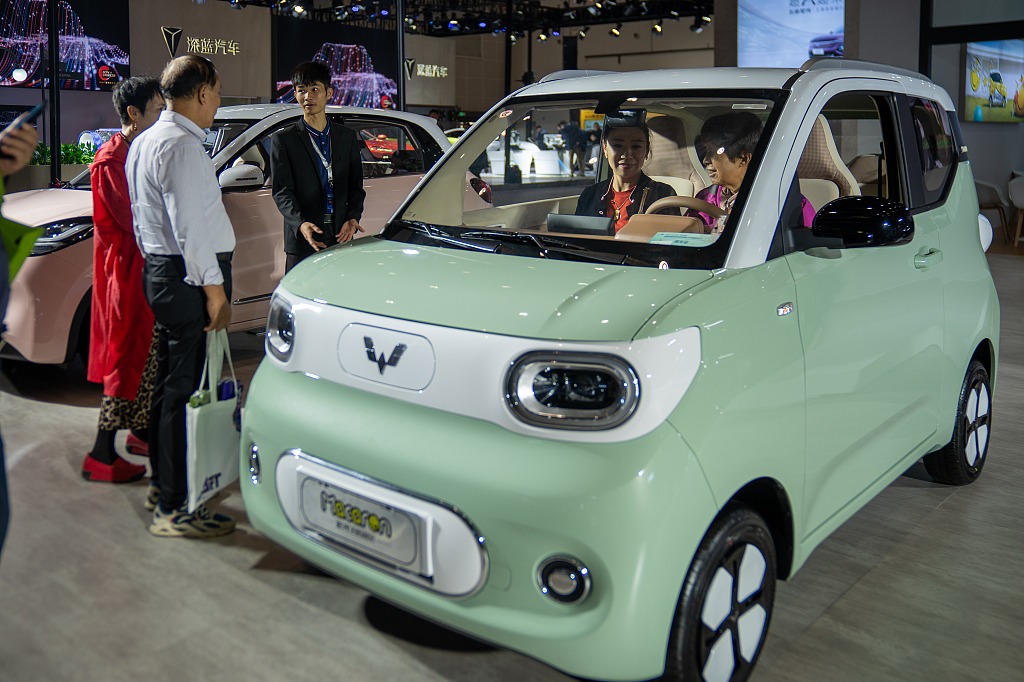 China steps up development of intelligent vehicles