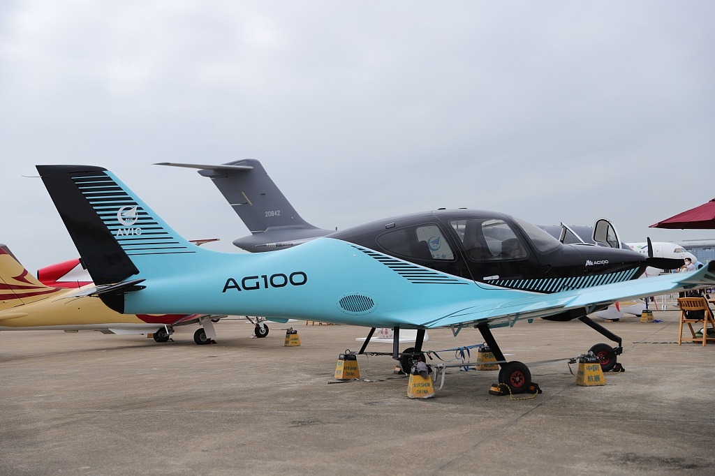 New-generation trainer aircraft made by China takes flight