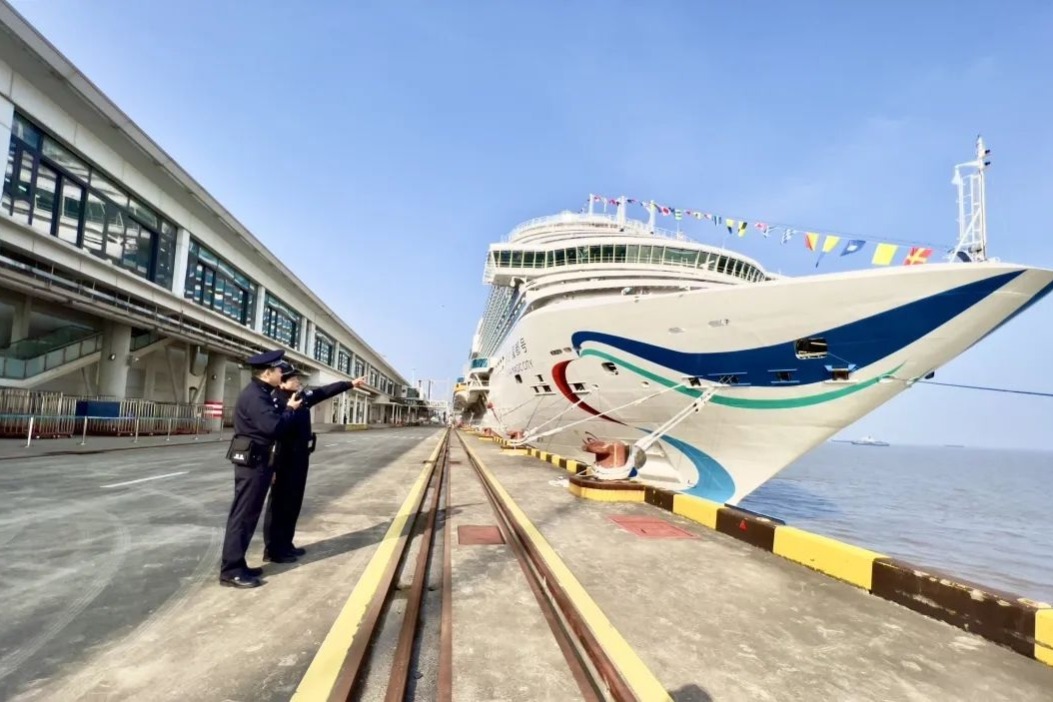 Shanghai handles over 19.6 million inbound, outbound travelers