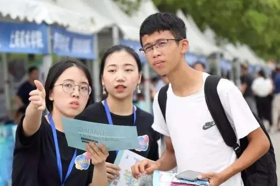 56.4% of China's postgraduates hold professional degrees