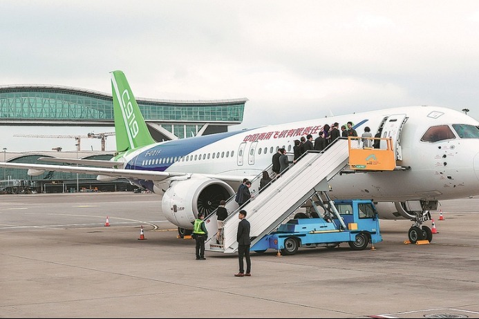 China promotes homegrown large aircraft abroad