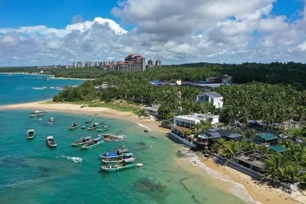 Seasonal 'rocket chasers' ignite aerospace tourism boom in China