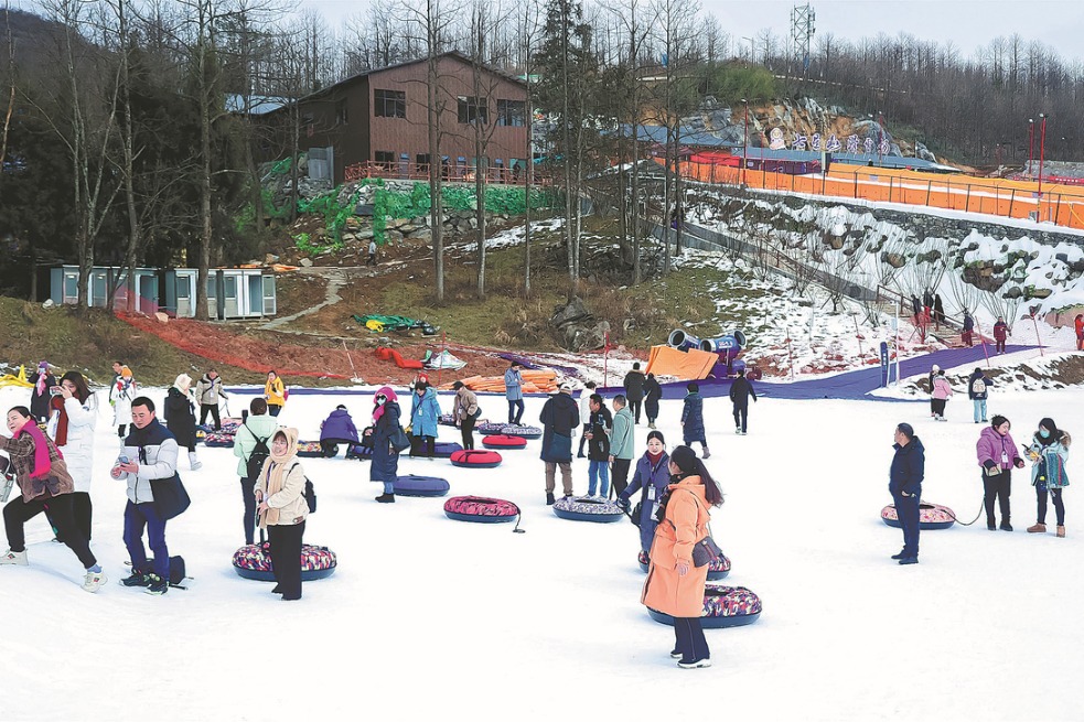 Winter sports enthusiasts receive welcome at ski resort