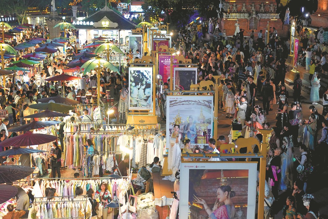 Popular tourist cities compete to attract festival travelers