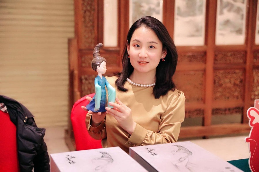 Traditional arts and culture ushers visitors into Spring Festival