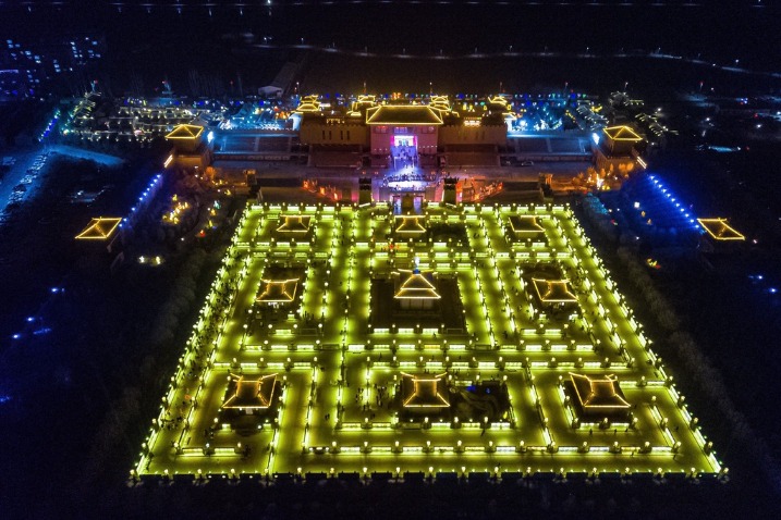 Jiuqu Yellow River Lantern Array lights up Zhangye
