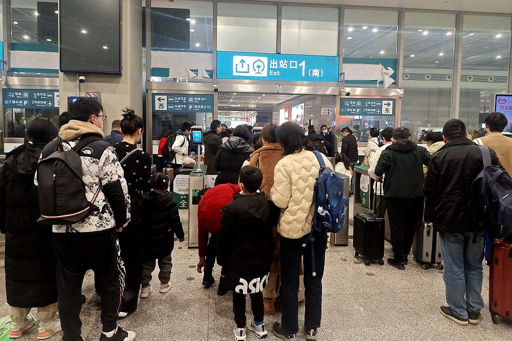 Shanghai handles over 9m passenger trips during holiday