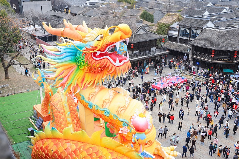 Cultural, scenic attractions boost holiday tourism consumption