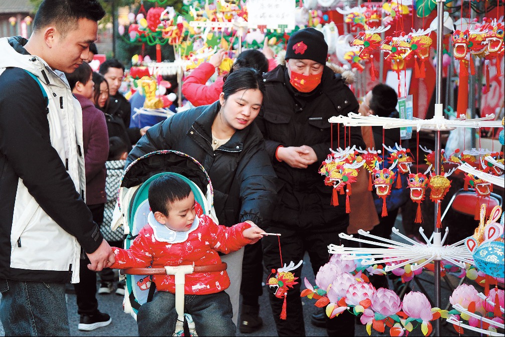 Retailers strike gold during 8-day festival shopping spree