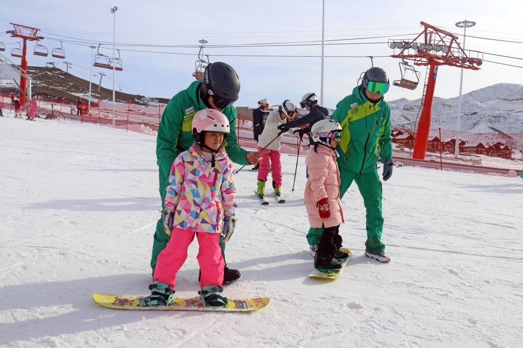 Xinjiang sees robust tourism growth in 2023