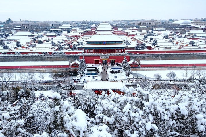 First snow of the Year of the Dragon blankets Forbidden City in Beijing