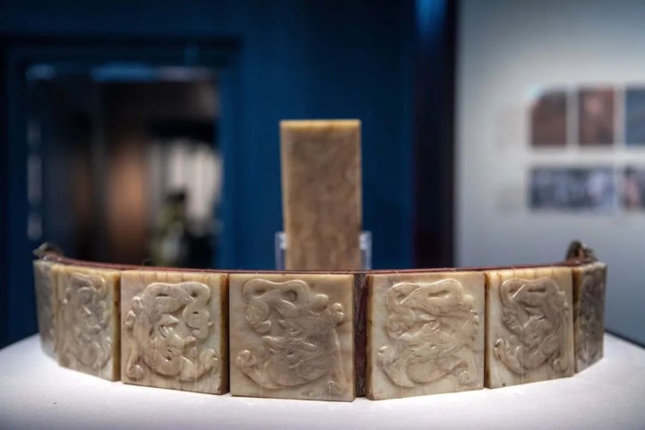 10th-century belt with Hetian jade ornaments