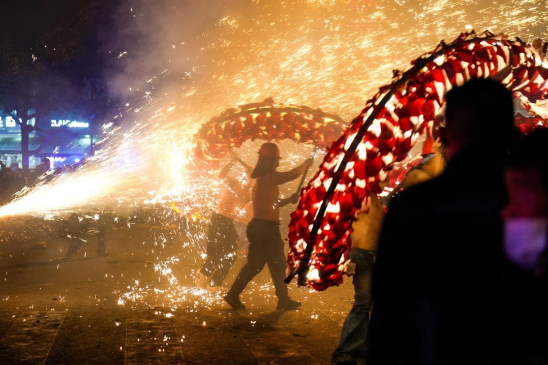 Dragon dance and fireworks light up Taijiang county in Guizhou