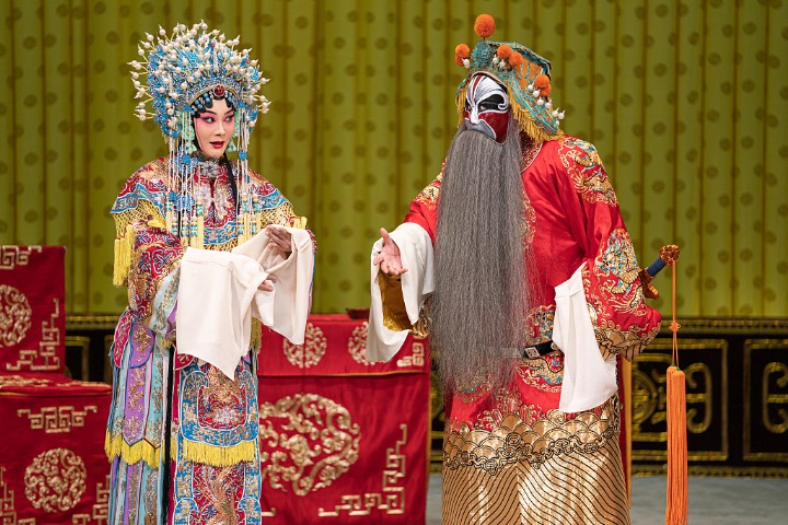 Classic Peking Opera tells a gripping story