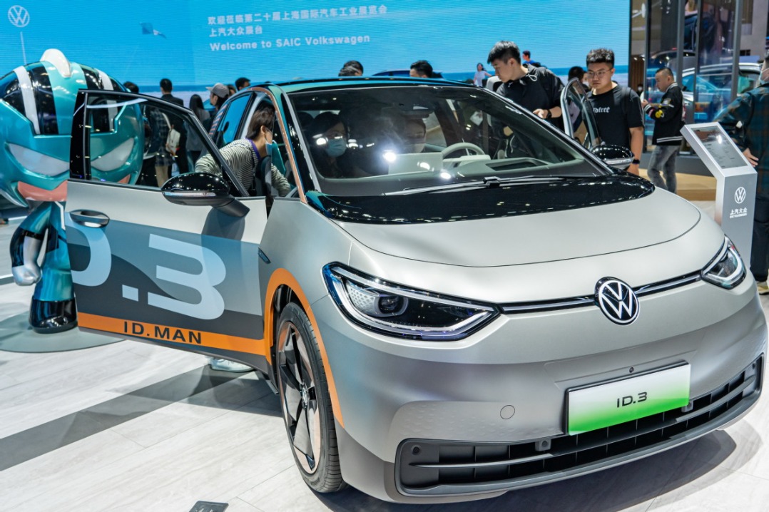 Volkswagen teams up with Chinese EV maker Xpeng to develop intelligent connected vehicles