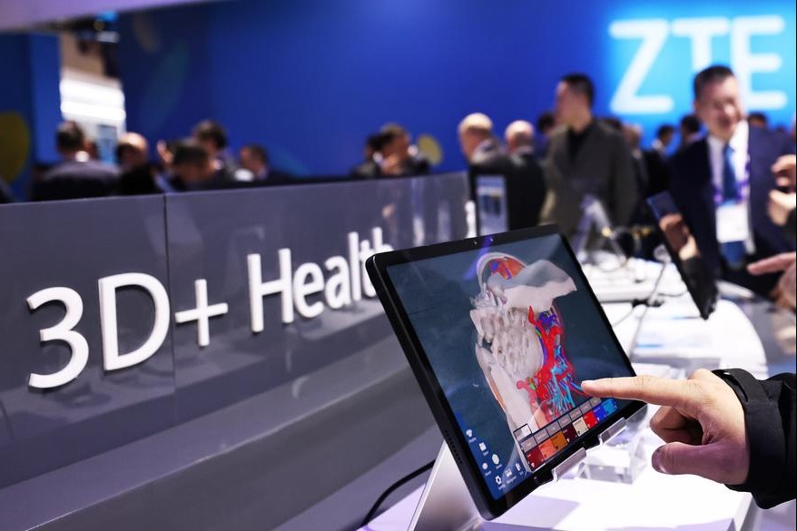 Chinese innovations ignite wow moments at world's leading mobile tech gala