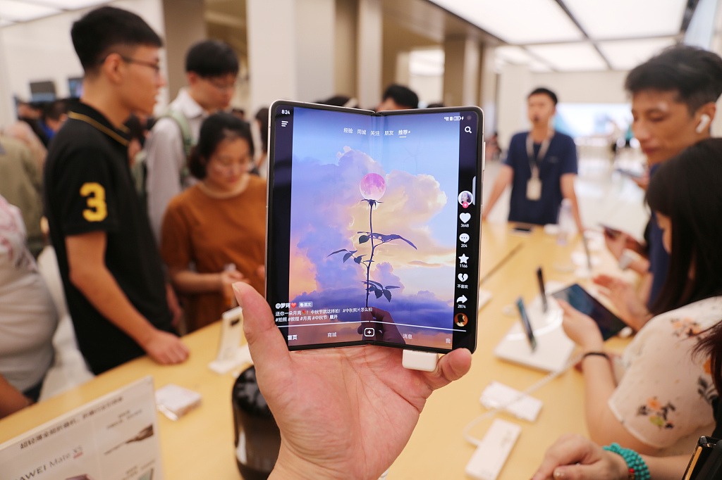 China's mobile phone shipments up 68.1% in January