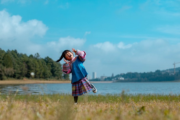 Follow Zhuang girl to explore Shizong county